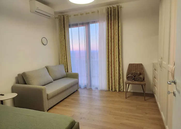 Garden Building アパート ティラナ