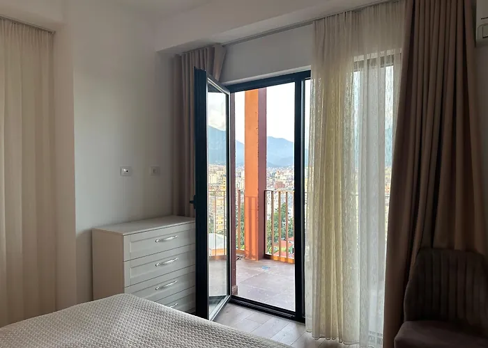 Garden Building * ティラナ