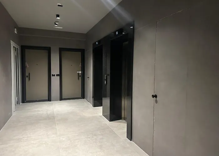 Garden Building * ティラナ