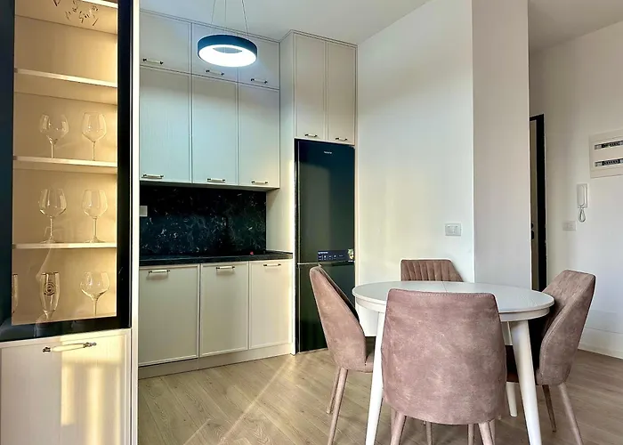 Garden Building ティラナ