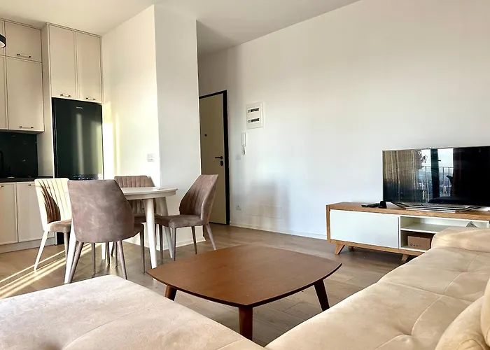 Garden Building アパート ティラナ